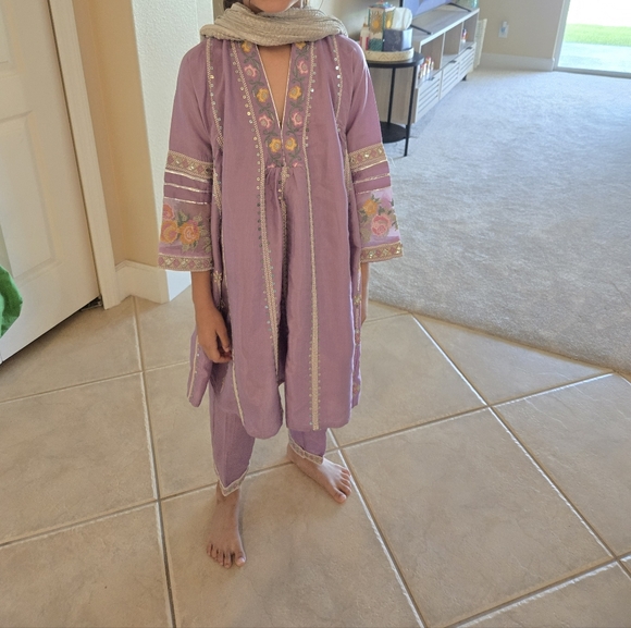 Lavender Embroidered Kurta Set - Picture 3 of 3